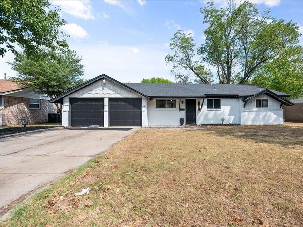 316 Wintercrest Road, Burleson, TX 76028