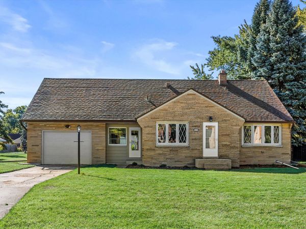 7921 W Whitaker Ave, Greenfield, WI 53220