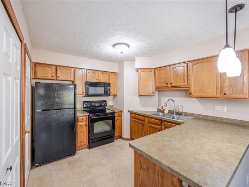 5663 Gateway Lane, Brook Park, OH 44142 Photo 11