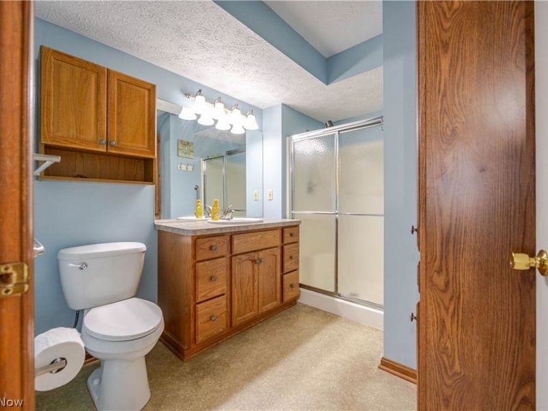 5663 Gateway Lane, Brook Park, OH 44142 Photo 18