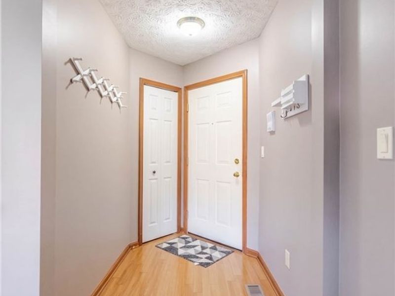 5663 Gateway Lane, Brook Park, OH 44142 Photo 6