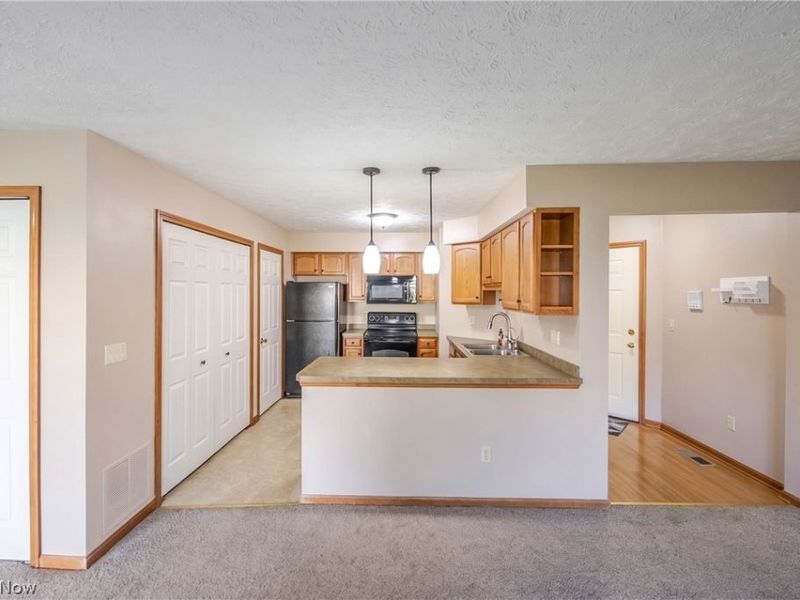 5663 Gateway Lane, Brook Park, OH 44142 Photo 7