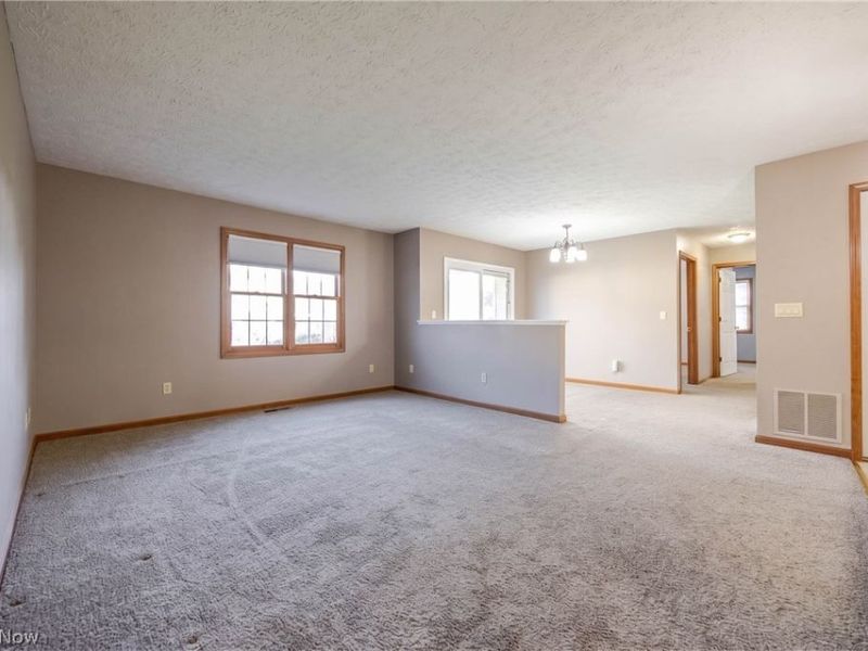 5663 Gateway Lane, Brook Park, OH 44142 Photo 8