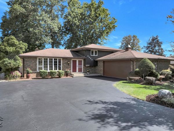 9953 S 82nd Court, Palos Hills, IL 60465