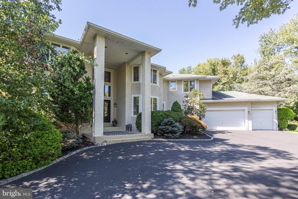100 E HOLLAND ROAD, HOLLAND, PA 18966
