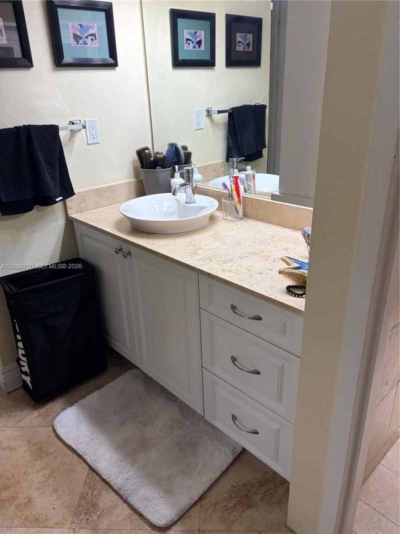 3375 N Country Club Dr, Unit 605, Aventura, FL 33180 Photo