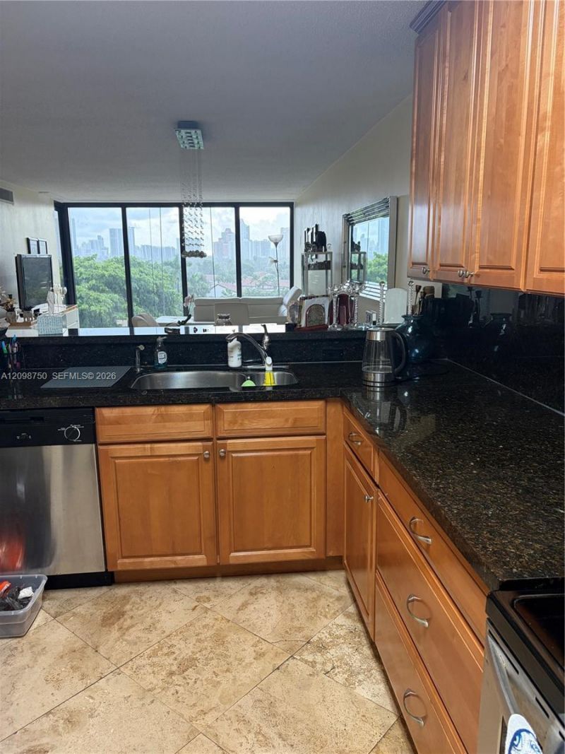 3375 N Country Club Dr, Unit 605, Aventura, FL 33180 Photo