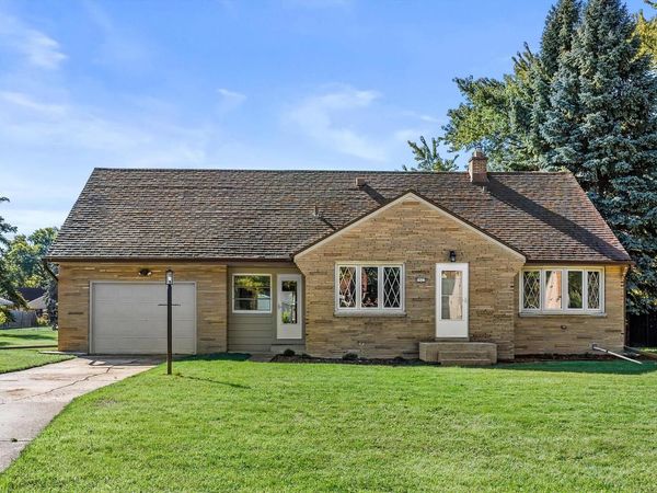 7921 W Whitaker AVENUE, Greenfield, WI 53220