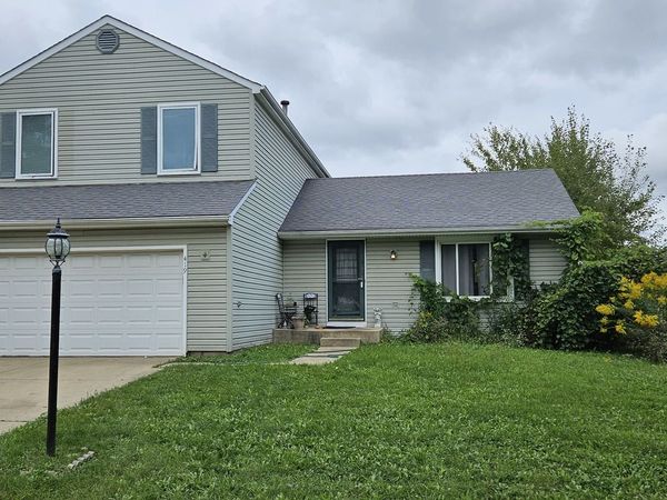419 Kensington Drive , Streamwood, IL 60107