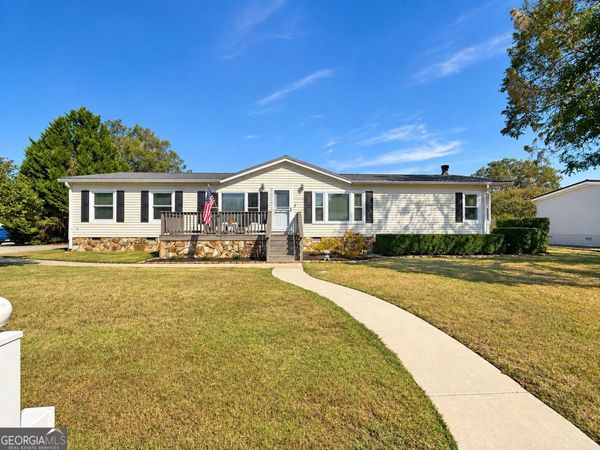 300 Arrlington Bend, Byron, GA 31008