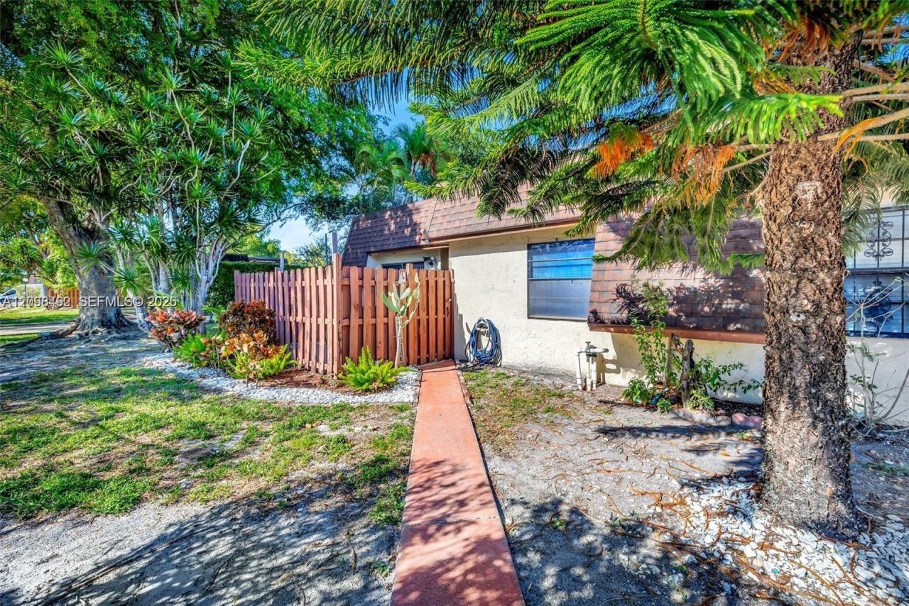 5701 Swordfish Cir, Tamarac, FL 33319 Photo