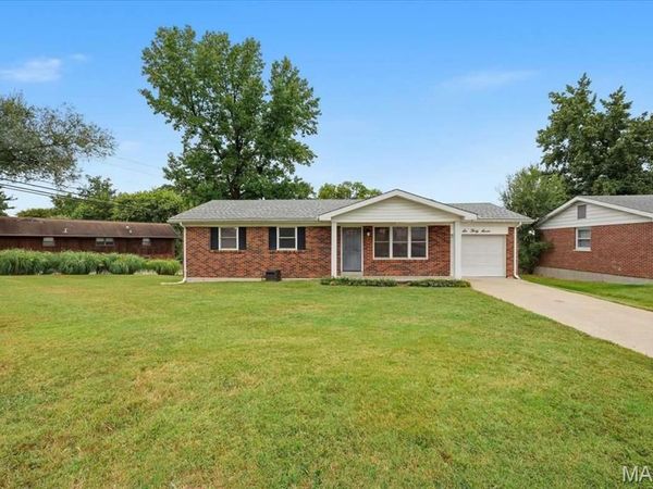 637 Norma Drive , St Charles, MO 63301