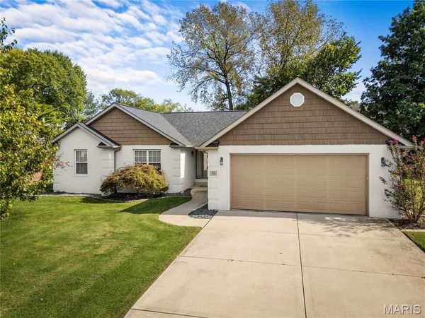 36 Pebble Hill Drive , Belleville, IL 62223