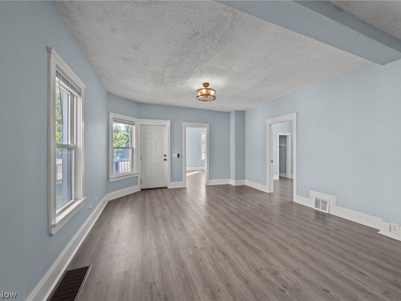 1424 Starkweather Avenue, Cleveland, OH 44113 Photo 6