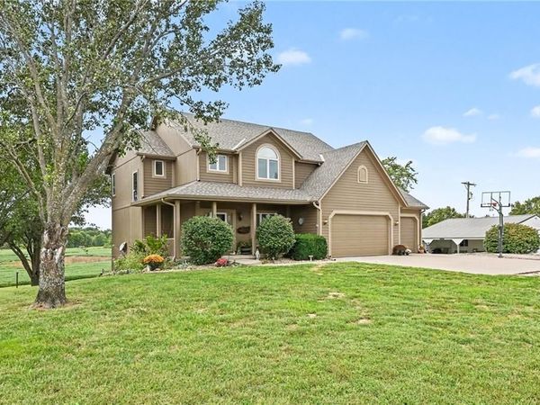 14275 142nd Street, Bonner Springs, KS 66012