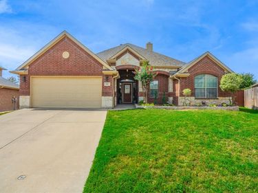 1805 Vista Royale Court, Fort Worth, TX 76108