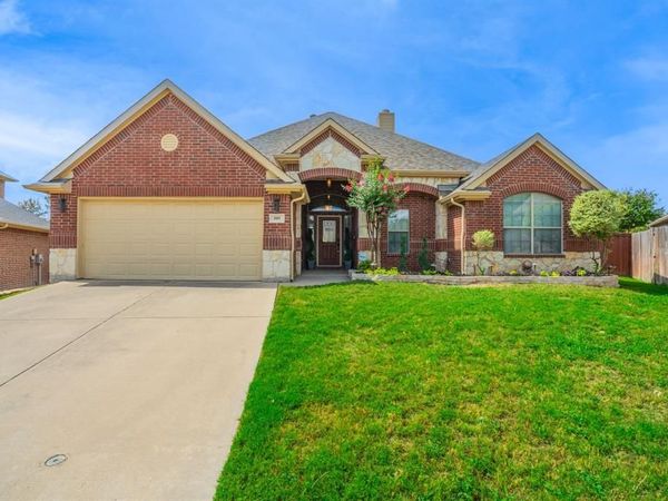 1805 Vista Royale Court, Fort Worth, TX 76108