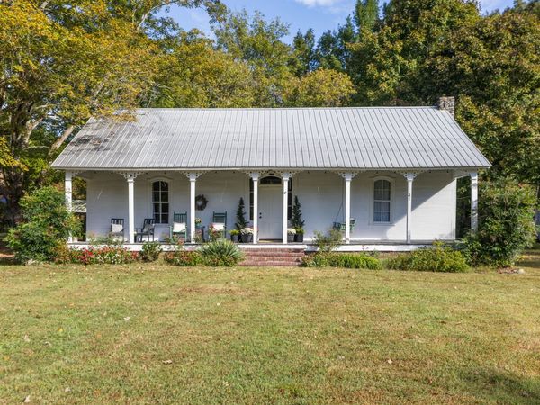 6040 Hwy 438 W , Linden, TN 37096