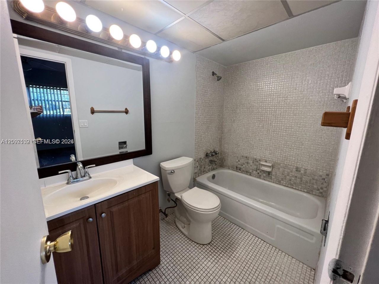 3530 NW 52nd Ave, Unit 403, Lauderdale Lakes, FL 33319 Photo
