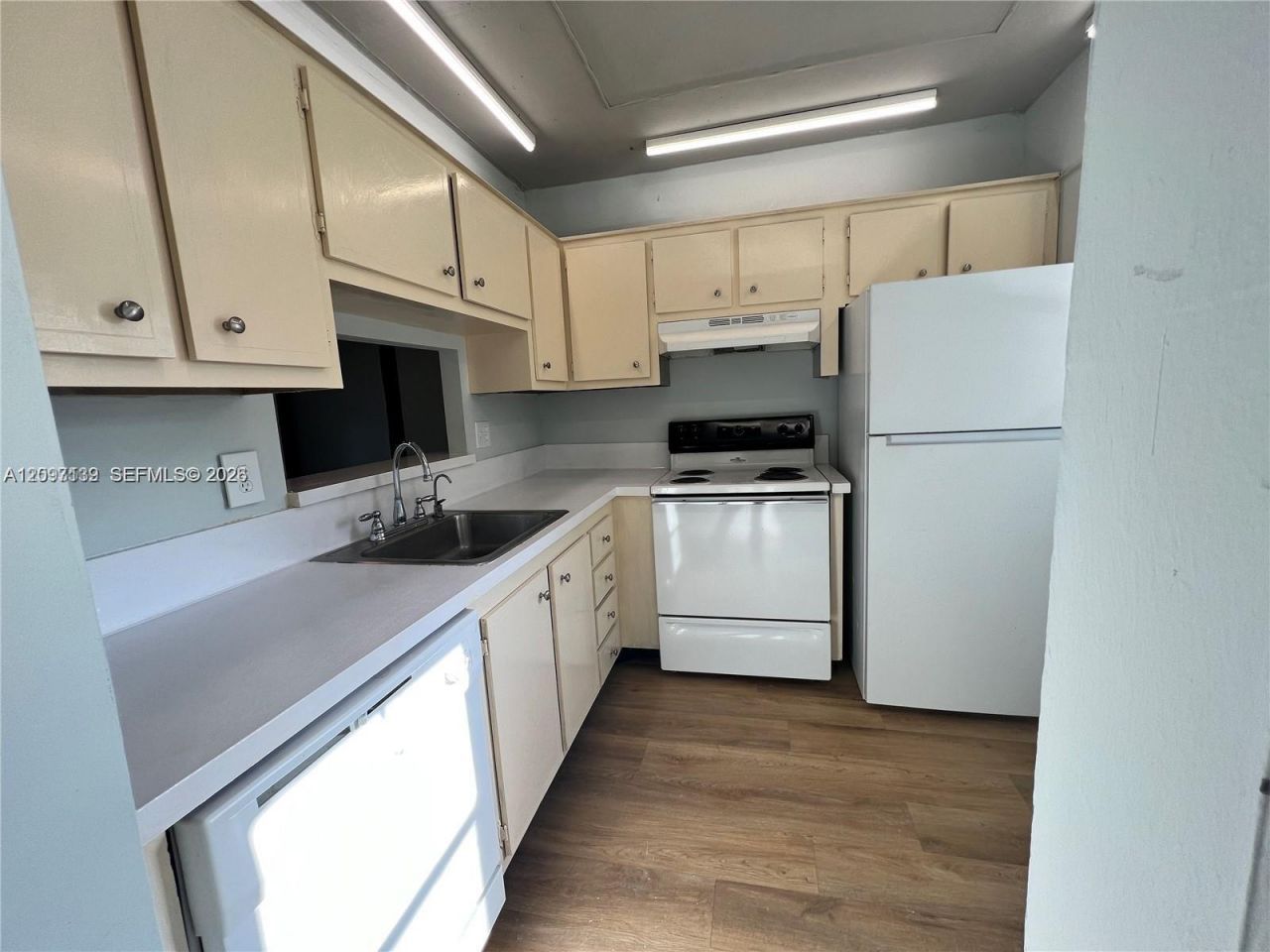 3530 NW 52nd Ave, Unit 403, Lauderdale Lakes, FL 33319 Photo