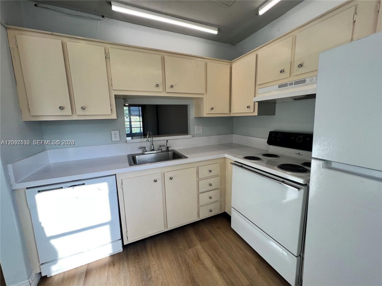 3530 NW 52nd Ave, Unit 403, Lauderdale Lakes, FL 33319 Photo