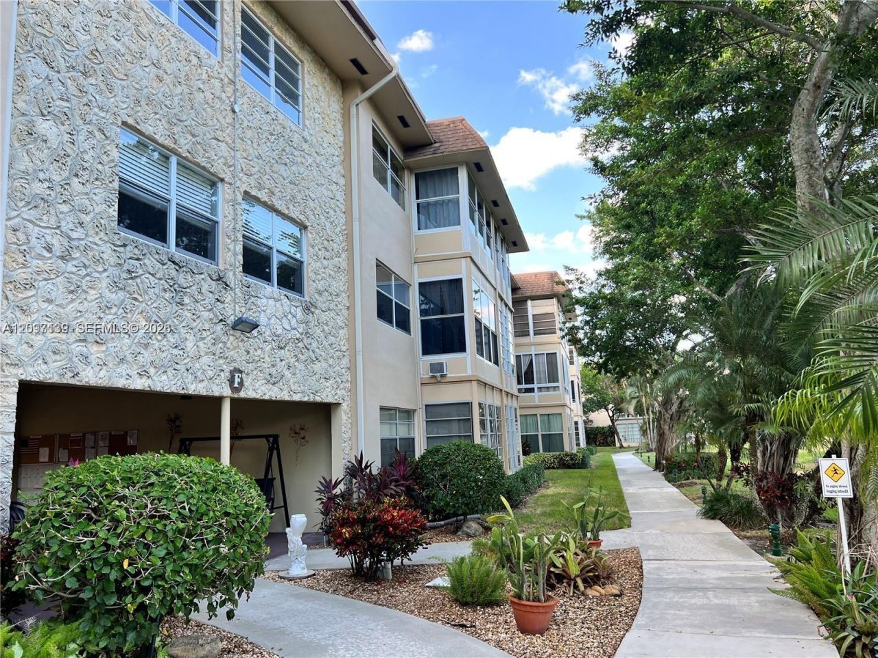 3530 NW 52nd Ave, Unit 403, Lauderdale Lakes, FL 33319 Photo