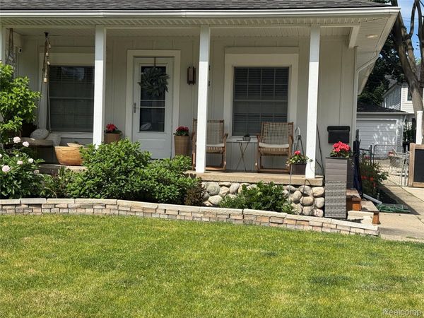 313 N Castell Avenue, Rochester, Mi 48307