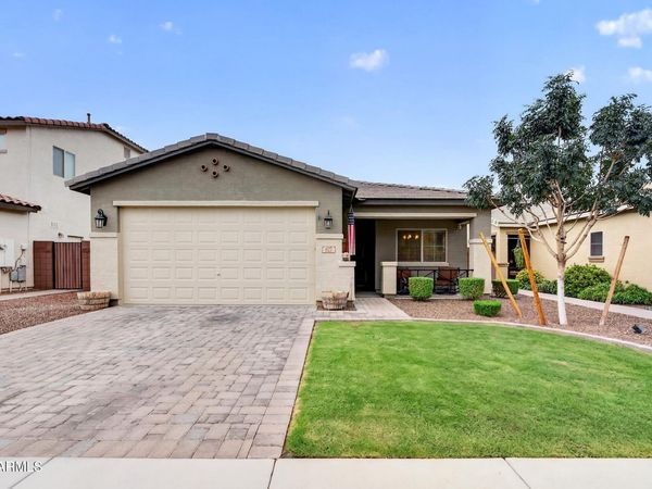 827 W BANYAN Avenue, San Tan Valley, AZ 85140