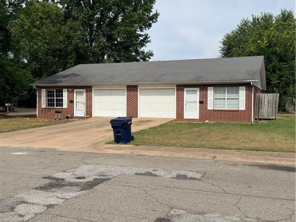 612 & 614 W Lucas Street , Clarksville, AR 72830