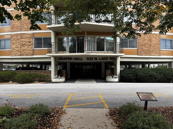 333 N Lake ROAD, Unit 201, Oconomowoc, WI 53066