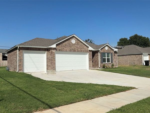 7304 S Maple Avenue , Broken Arrow, OK 74011