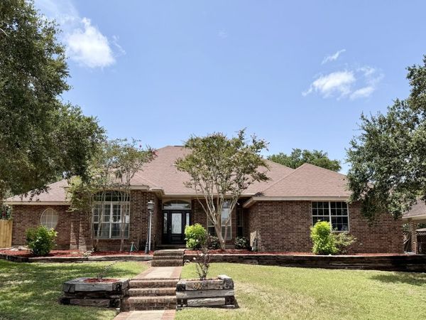 806 Mesquite, Karnes City, TX 78118