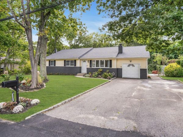 26 Williams Avenue , Holtsville, NY 11742