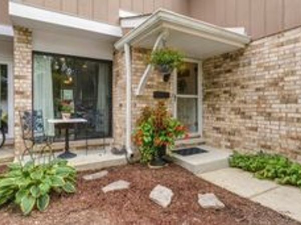 1232 Reading Court, Wheaton, IL 60189