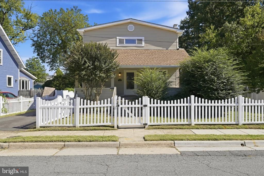 2501 Dewitt Avenue, Alexandria, VA 22301 Main Photo