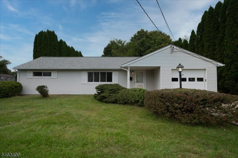 303 Carol Dr, Hackettstown, NJ 07840 Main Photo