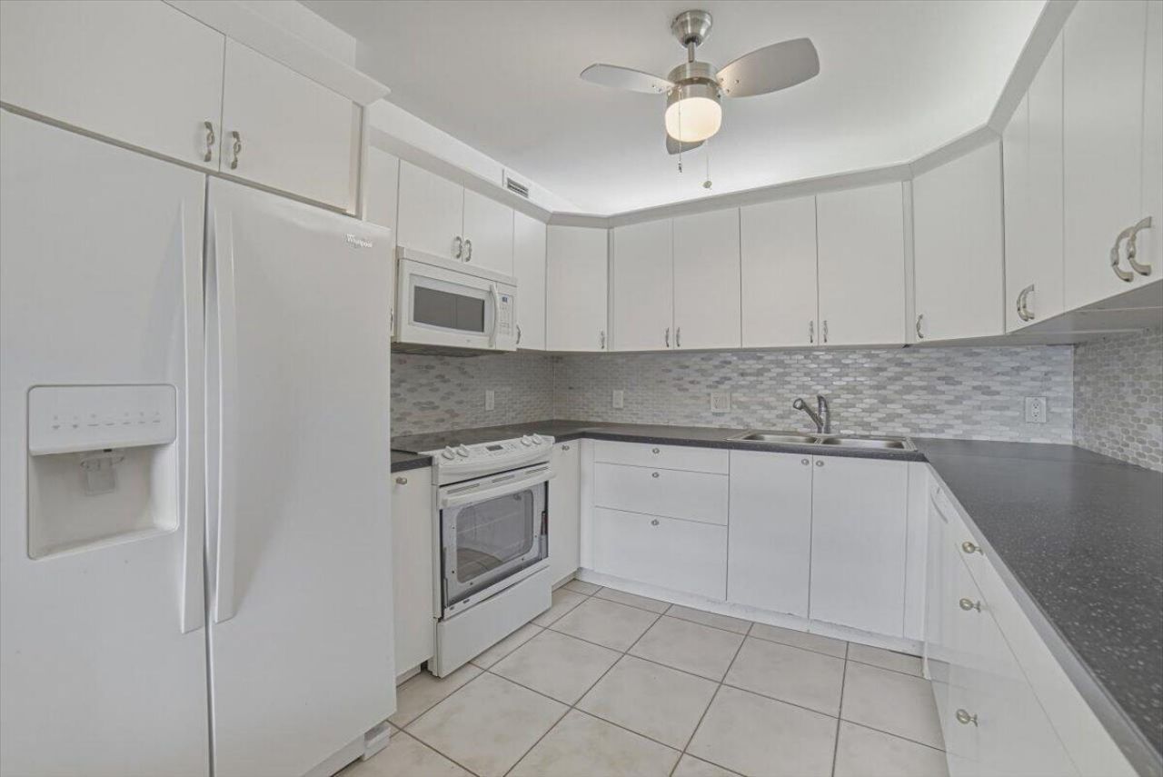 1018 Newcastle A, Unit A, Boca Raton, FL 33434 Photo