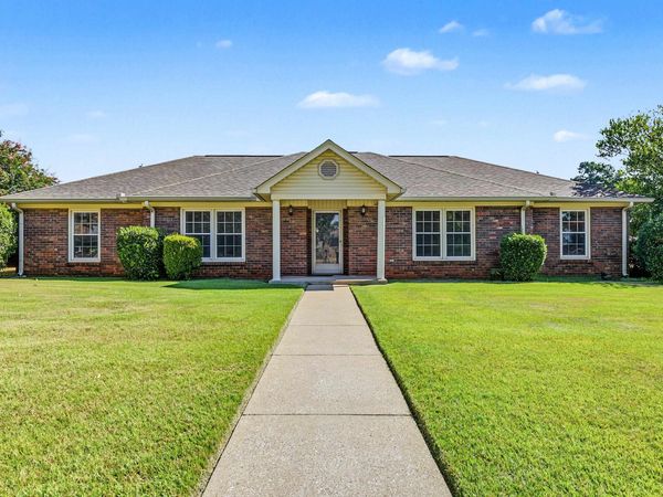 2502 Trenton Pl, Florence, AL 35630