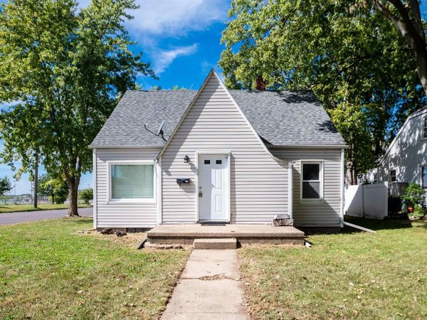 1533 BACON Street, Pekin, IL 61554