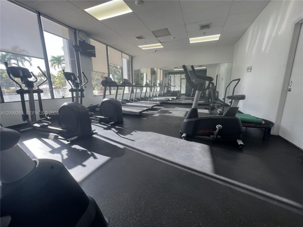 100 Bayview Dr , Unit 2012, Sunny Isles Beach, FL 33160 Photo