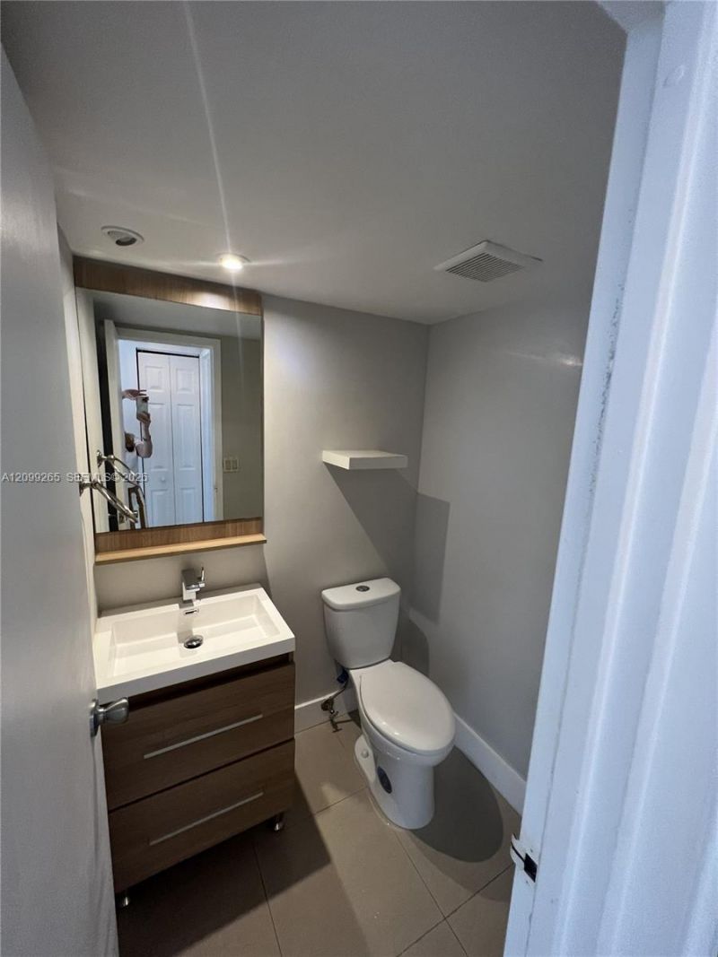 100 Bayview Dr , Unit 2012, Sunny Isles Beach, FL 33160 Photo