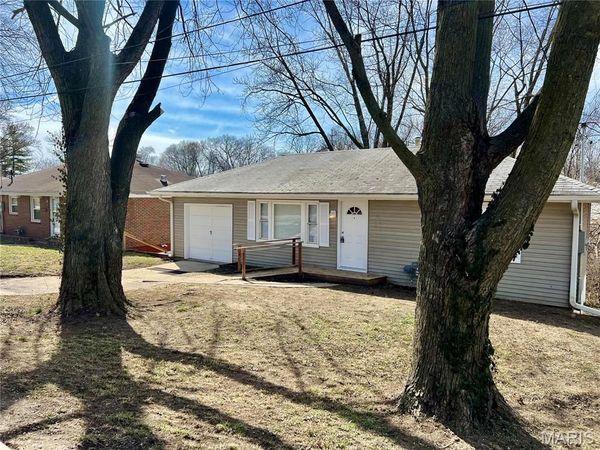 3421 Meridocia Street , Alton, IL 62002