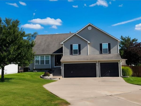 8423 N Paris Court, Kansas City, MO 64153