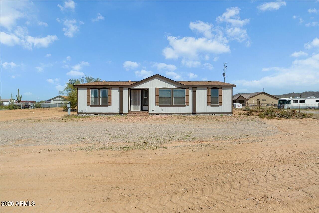 16608 W Gloria Lane W, Surprise, AZ 85387 Main Photo