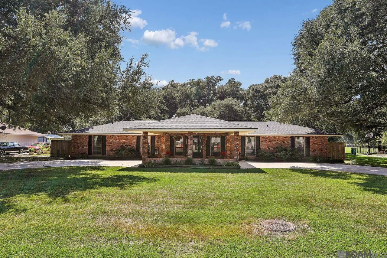 1556 Worsham Dr, Zachary, LA 70791 Main Photo