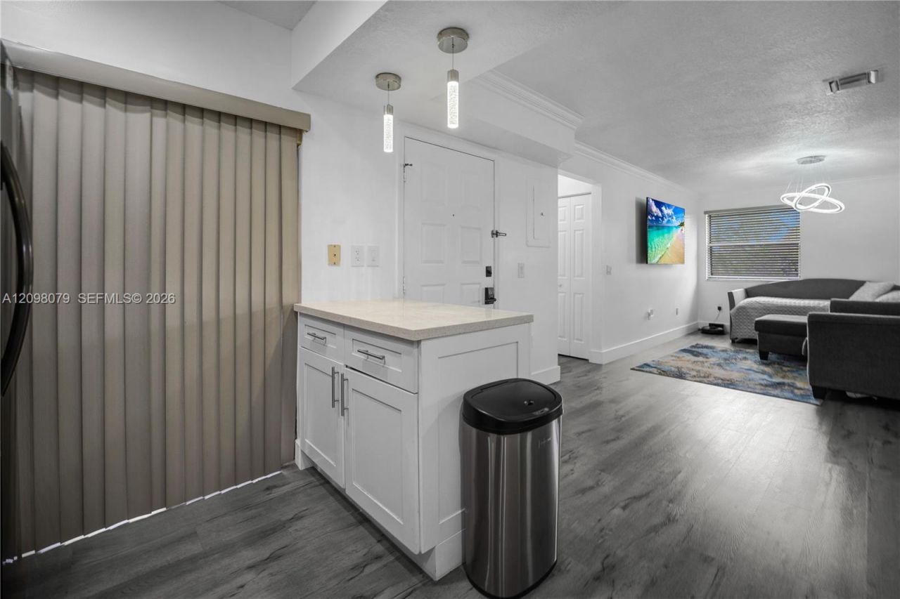 20150 NE 3rd Ct , Unit 6, Miami, FL 33179 Photo