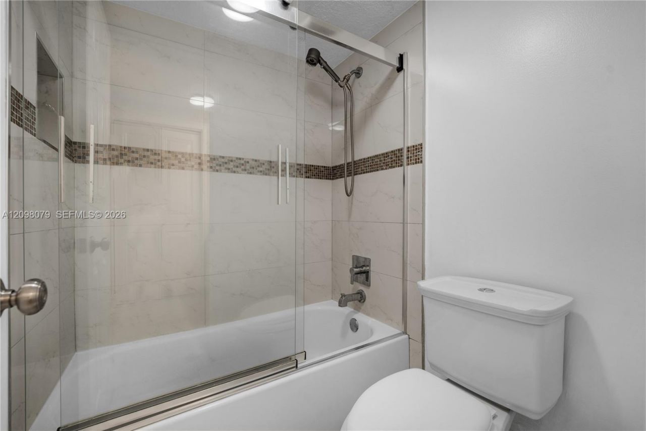 20150 NE 3rd Ct , Unit 6, Miami, FL 33179 Photo