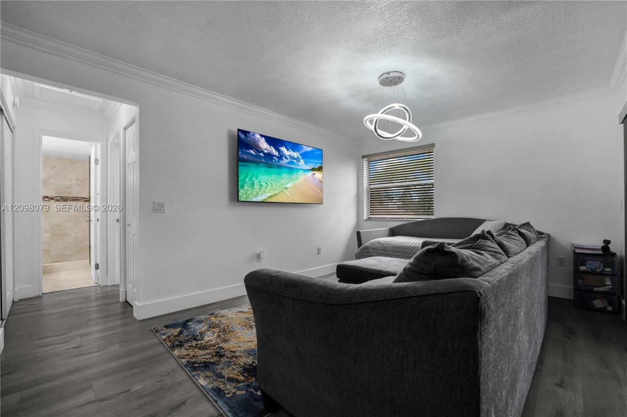 20150 NE 3rd Ct , Unit 6, Miami, FL 33179 Photo