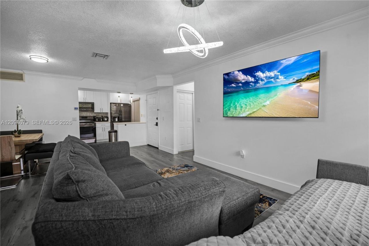 20150 NE 3rd Ct , Unit 6, Miami, FL 33179 Photo