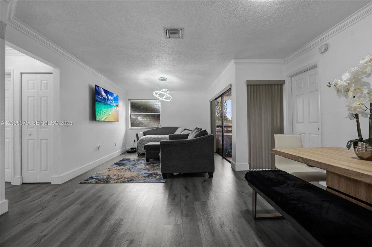 20150 NE 3rd Ct , Unit 6, Miami, FL 33179 Photo